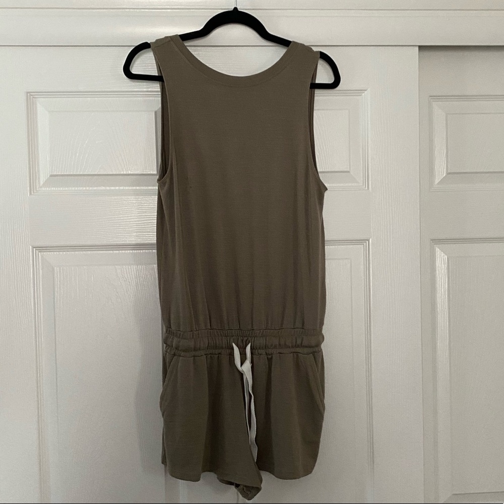 Aritzia Wilfred free Taupe Romper size small